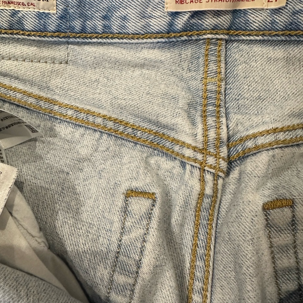 🎉HP🎉Levi's Ribcage Straight Ankle Light Blue Jeans - Picture 4 of 7